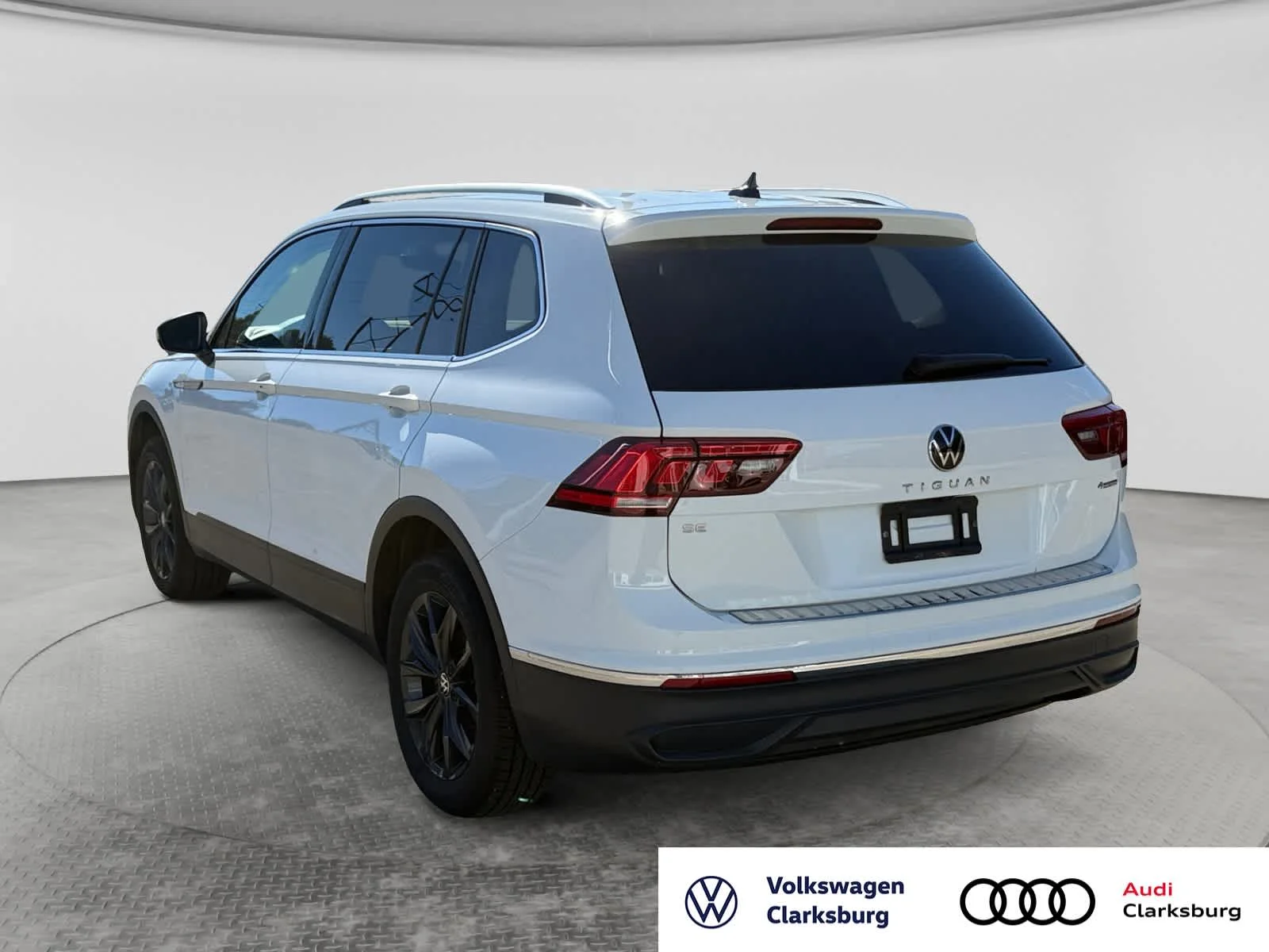 Used 2024 Pure White Volkswagen SE image 7