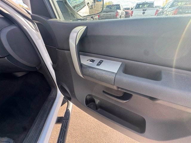 Used 2007 White Chevrolet LT image 25