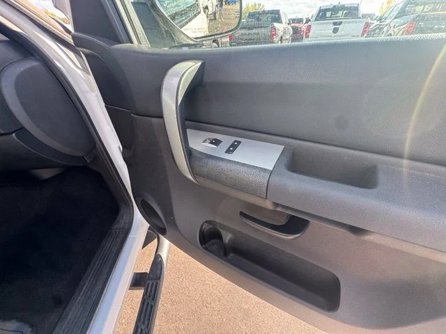 Used 2007 White Chevrolet LT image 25