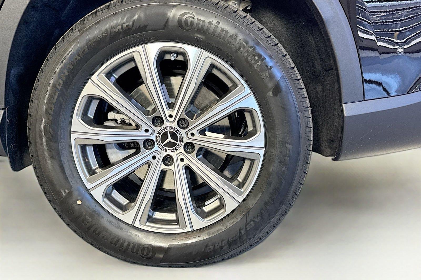 New 2026 Black Mercedes-Benz GLC 300 image 29