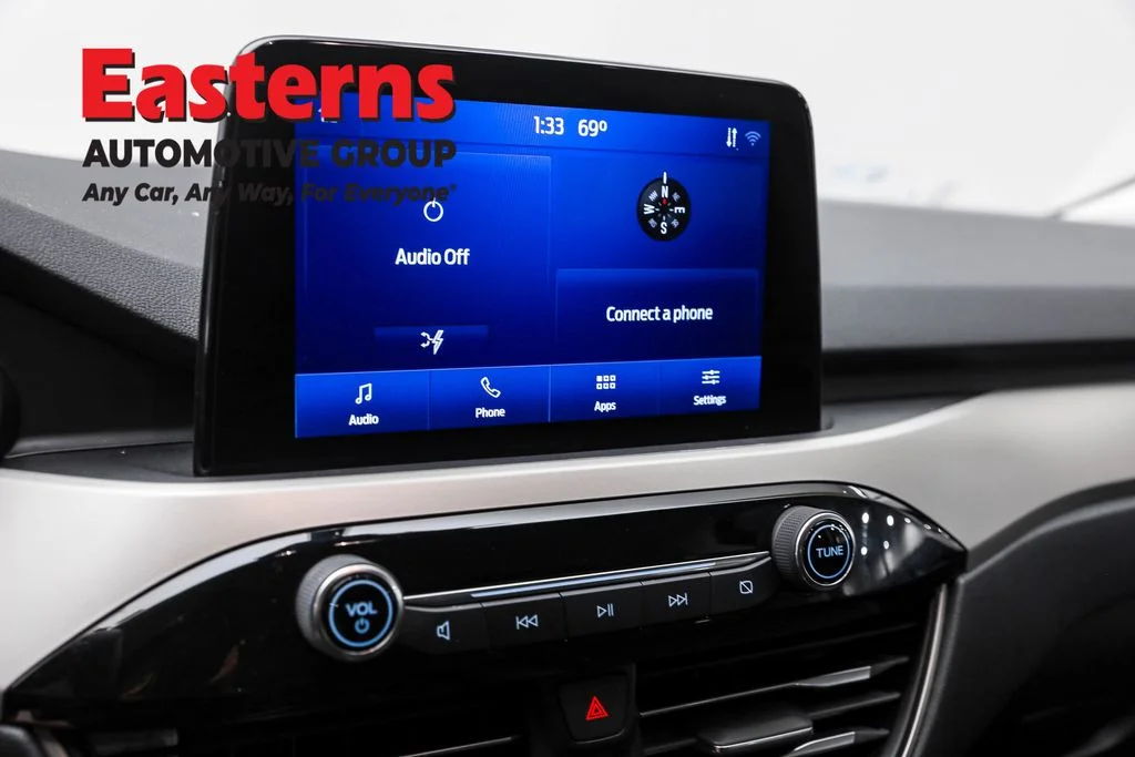 Used 2021 Black Ford SEL image 19