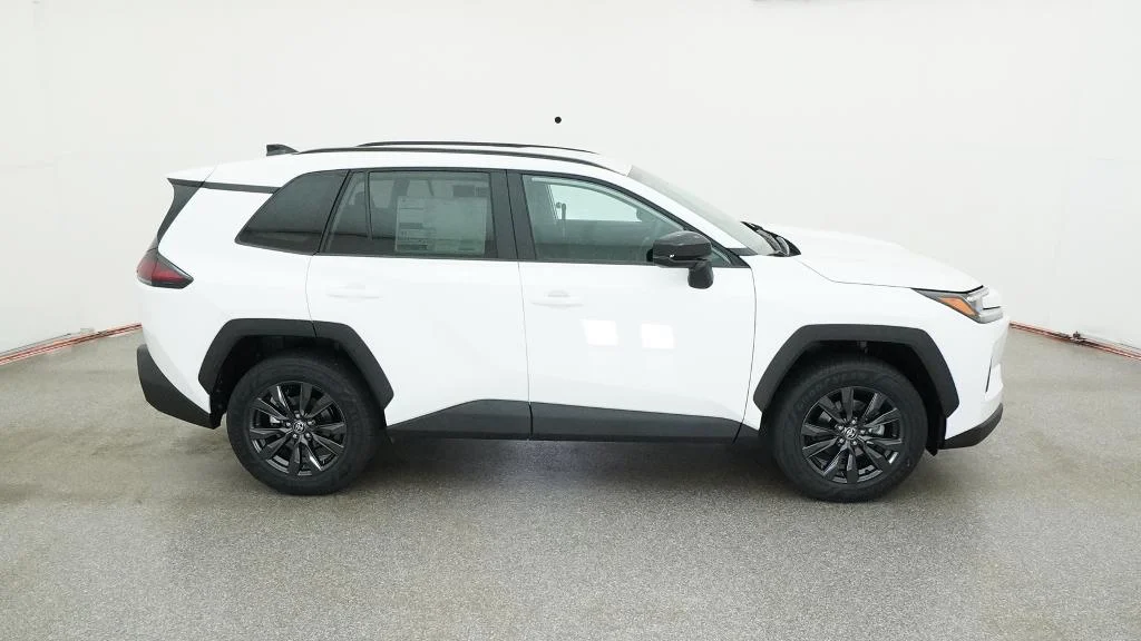 New 2026 Ice Cap Toyota XLE Premium image 14