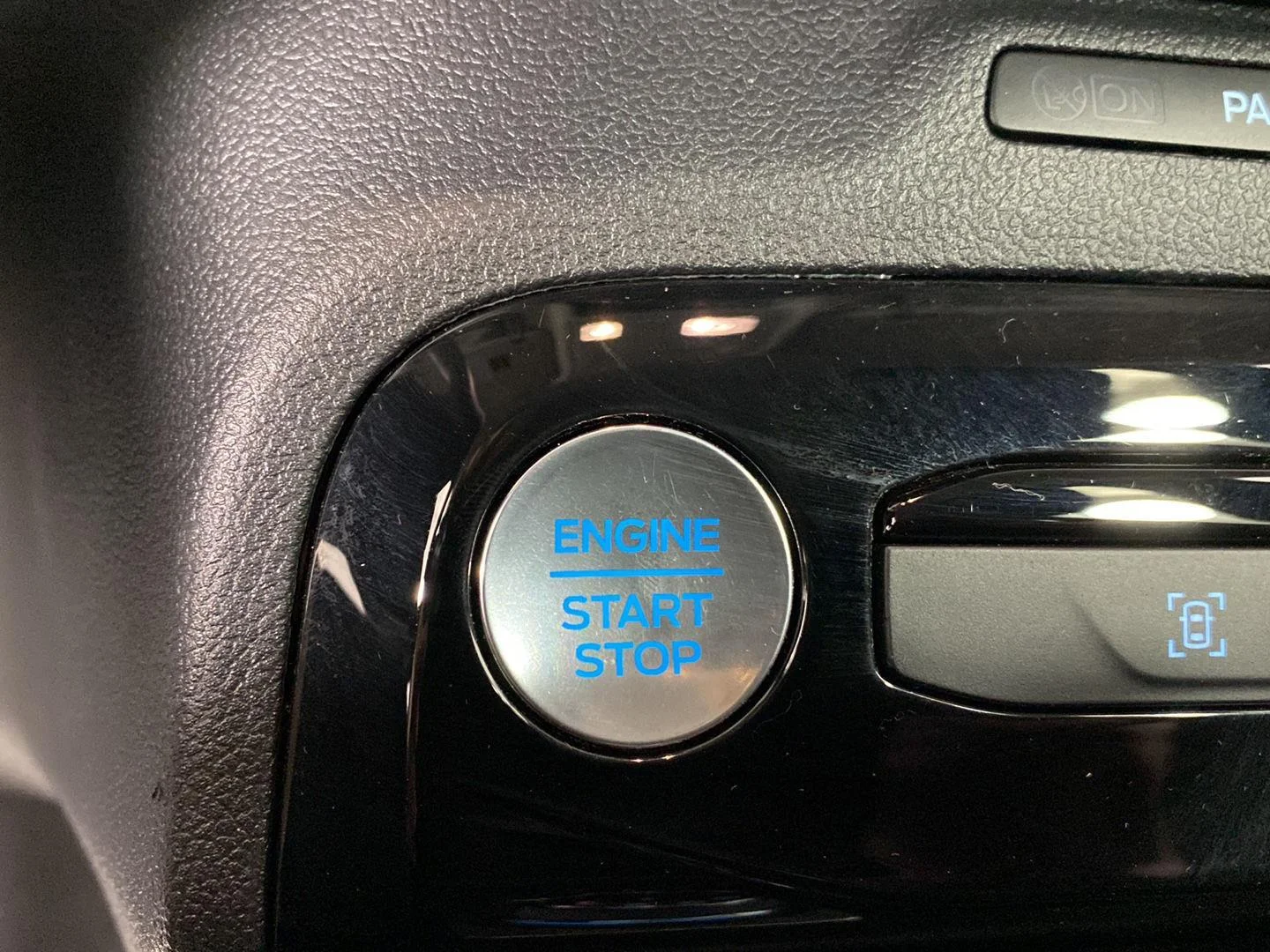 Used 2023 Oxford White Ford Active image 9