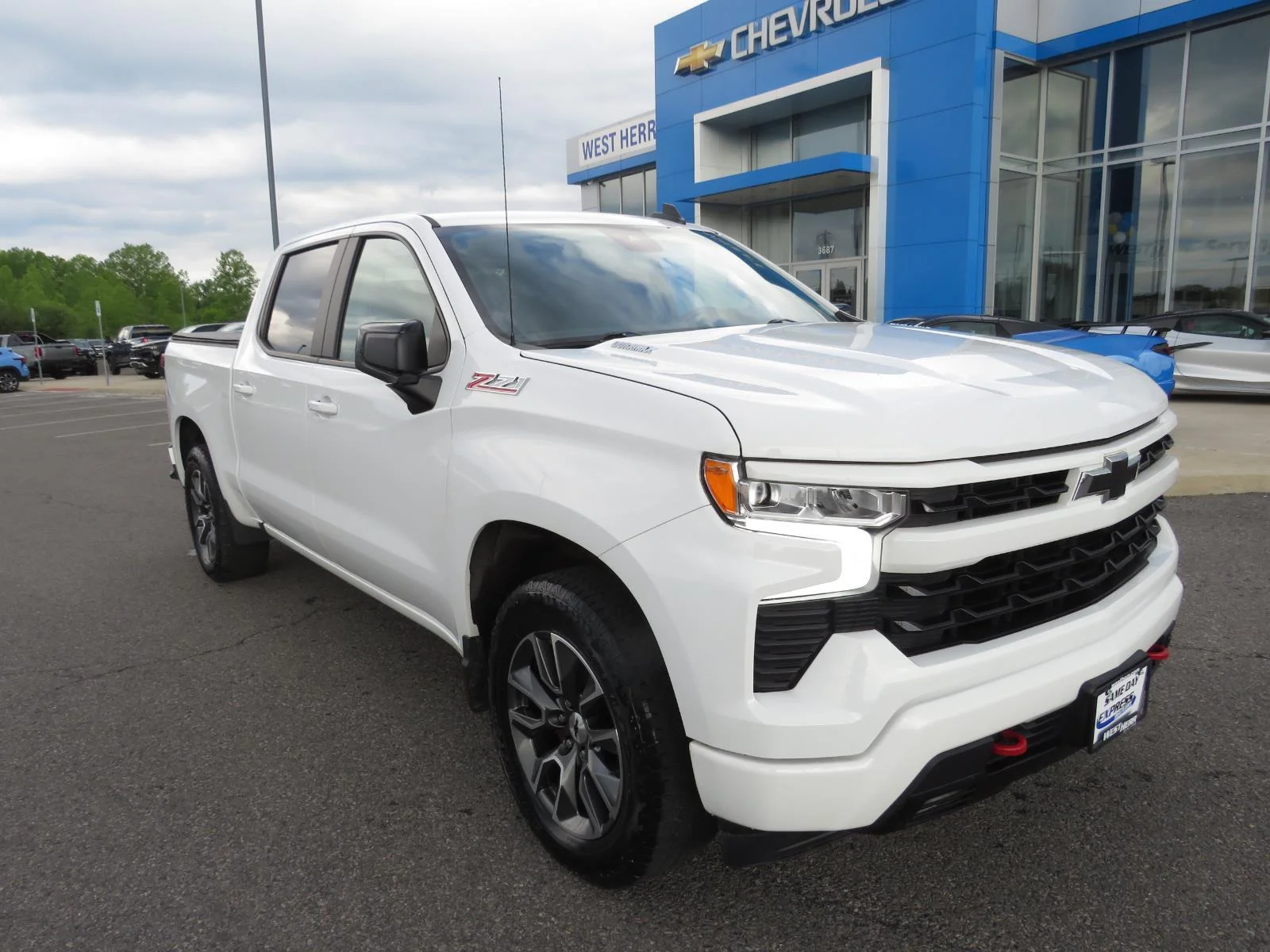 Used 2023 Summit White Chevrolet RST image 2