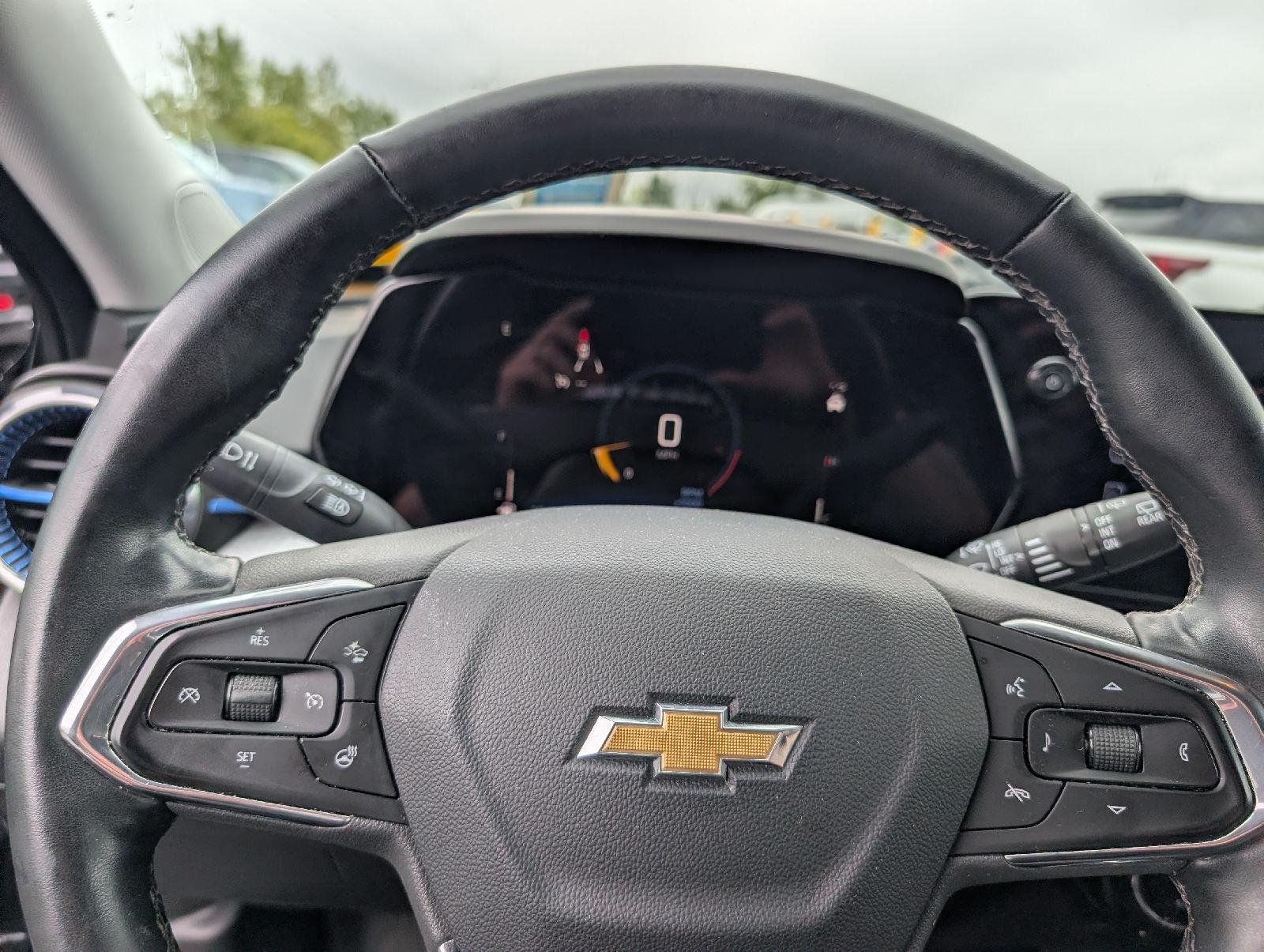 Used 2025 Mosaic Black Metallic Chevrolet LT image 10