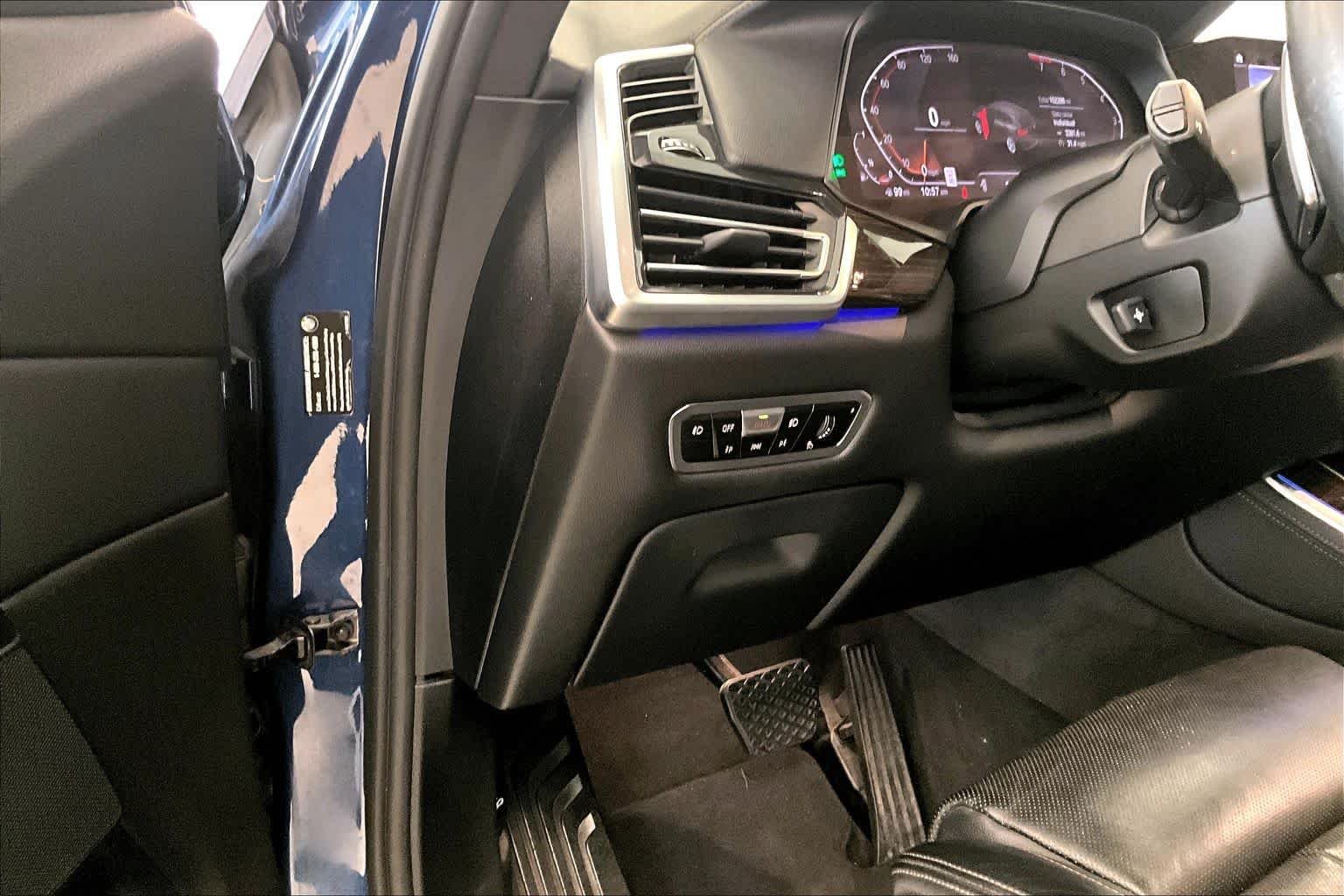 Used 2019 Phytonic Blue Metallic BMW xDrive40i image 31