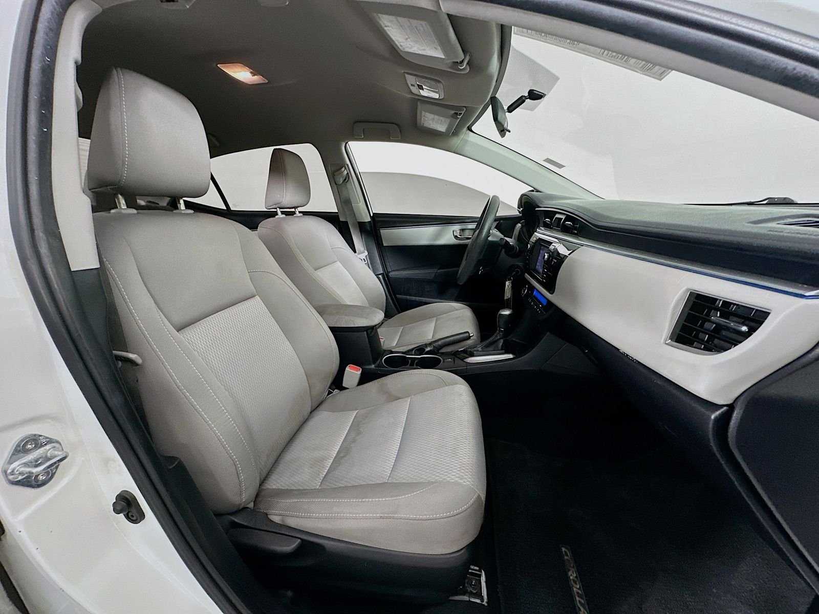 Used 2015 Super White Toyota LE image 26