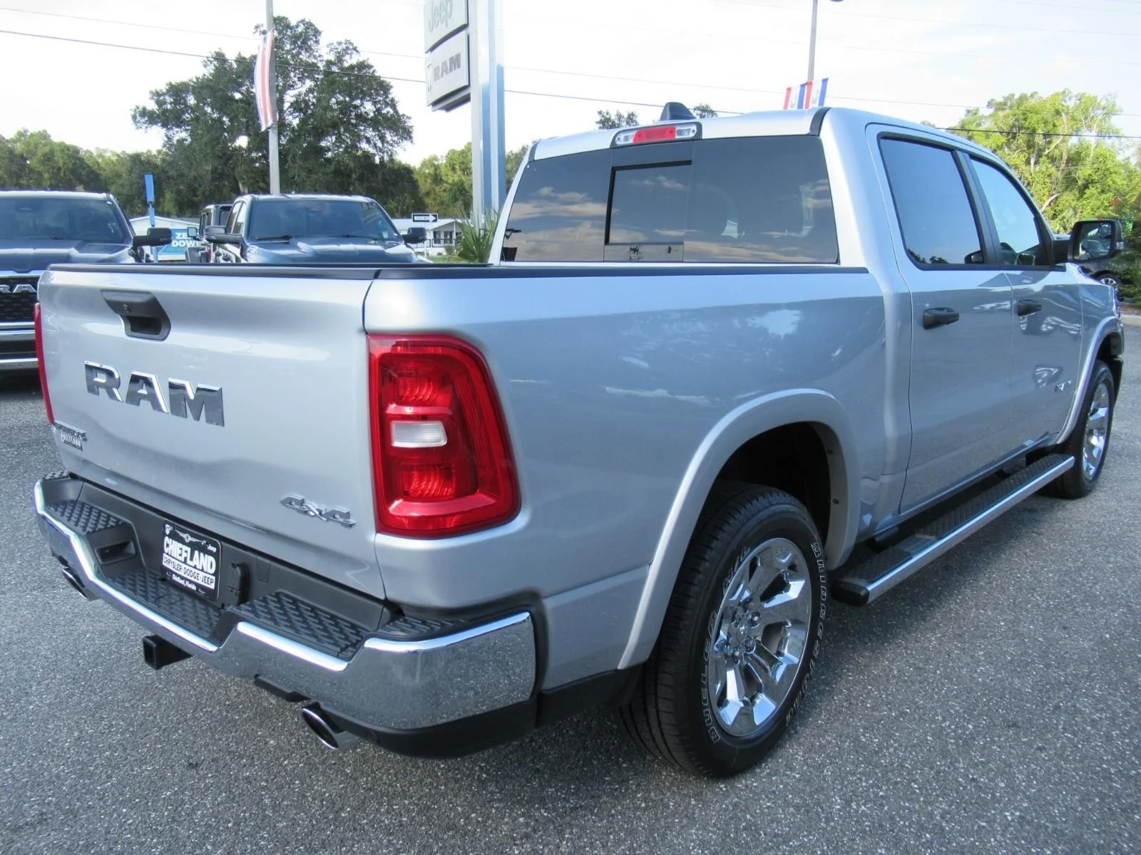 New 2027 Silver Zynith Exterior Paint RAM Big Horn/Lone Star image 7