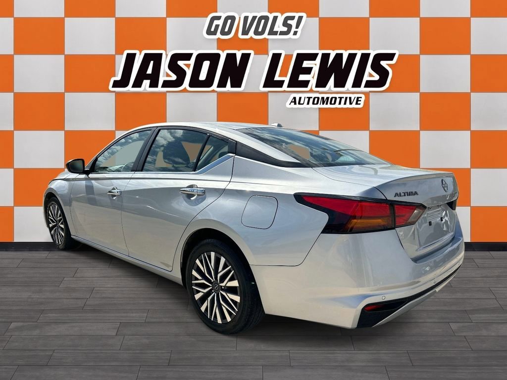 Used 2024 Brilliant Silve Nissan 2.5 SV image 6