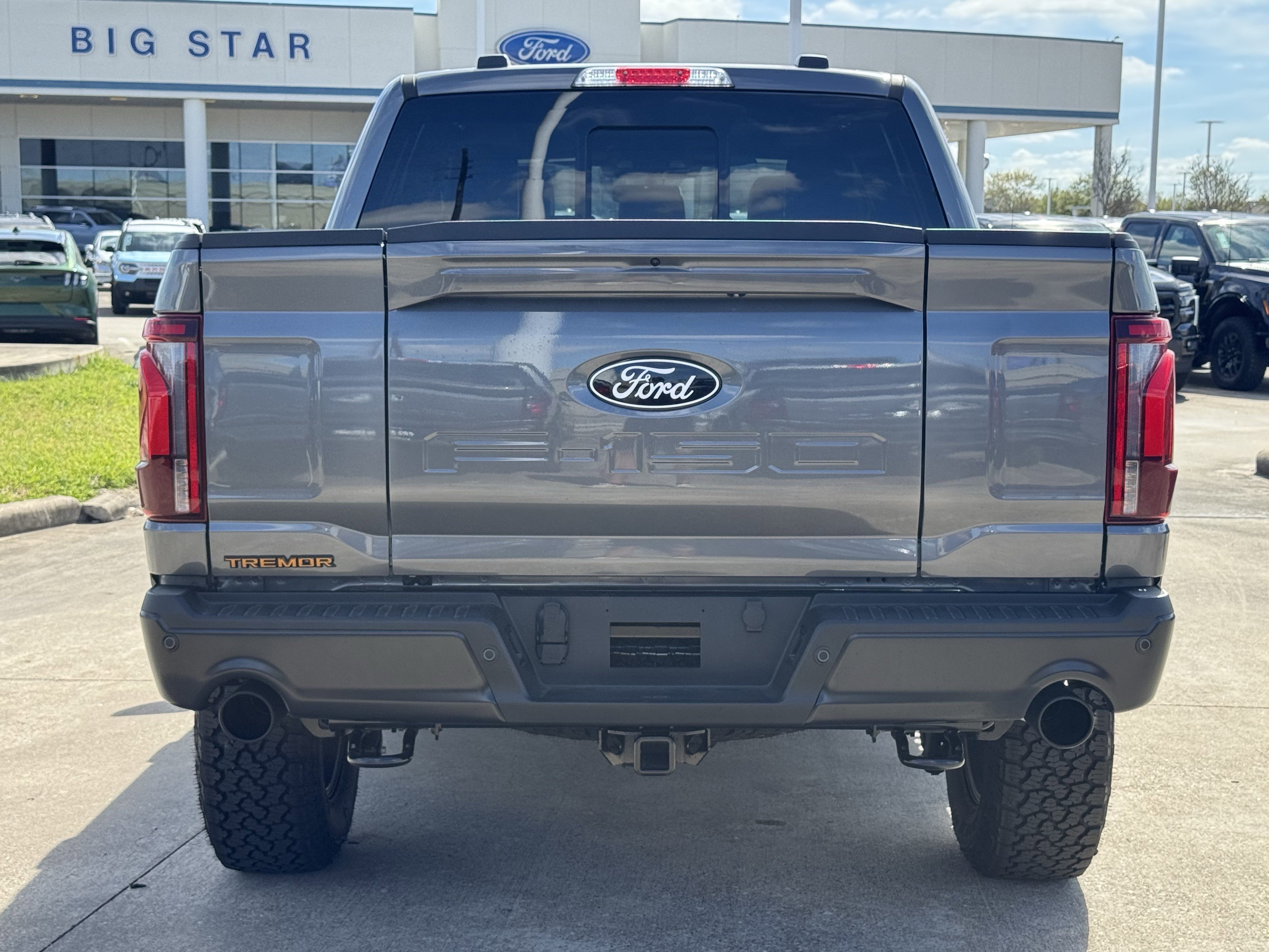 New 2026 Carbonized Gray Metallic Ford Tremor image 8