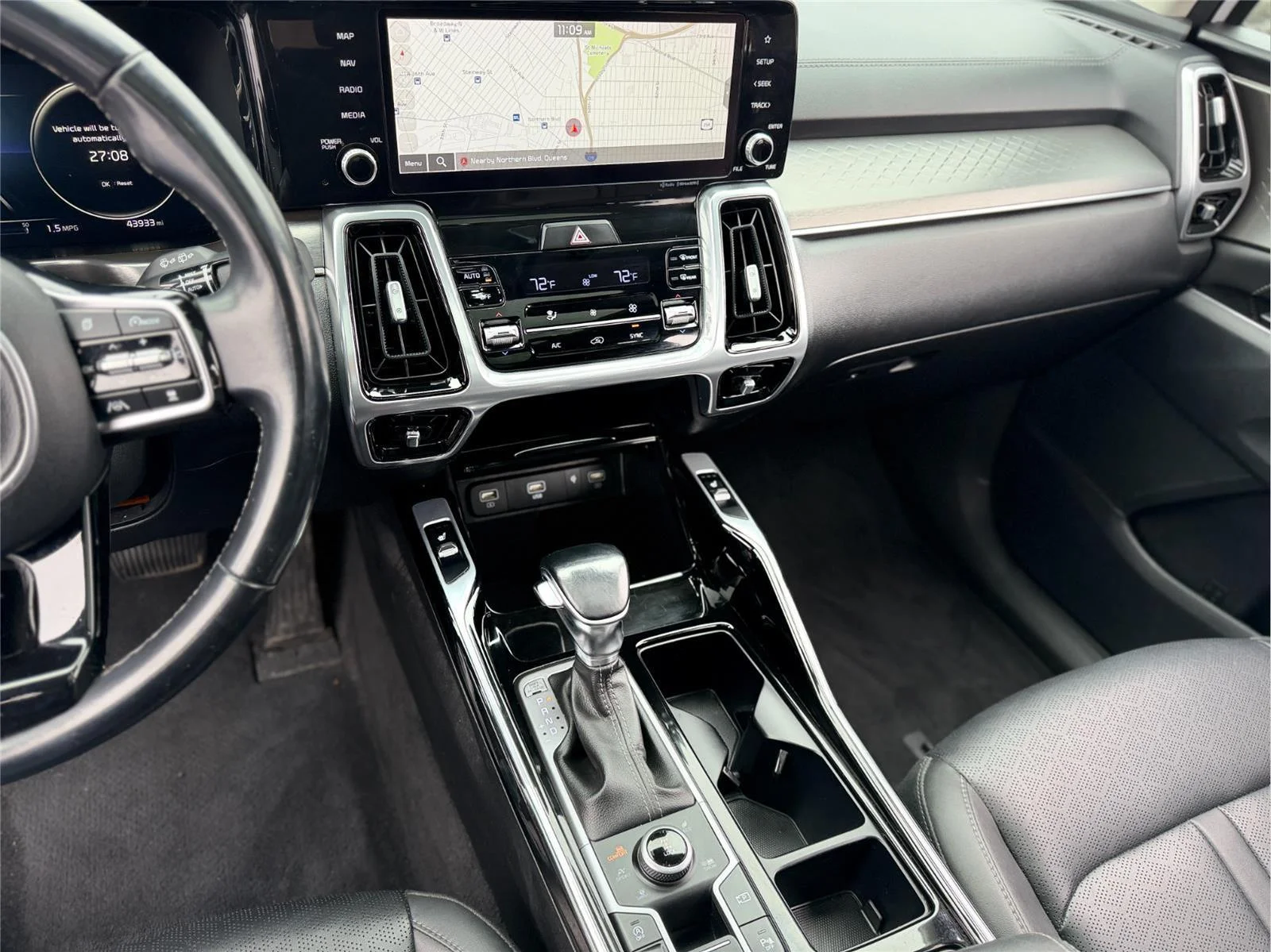 Used 2023 Glacial White Pearl Kia SX image 21