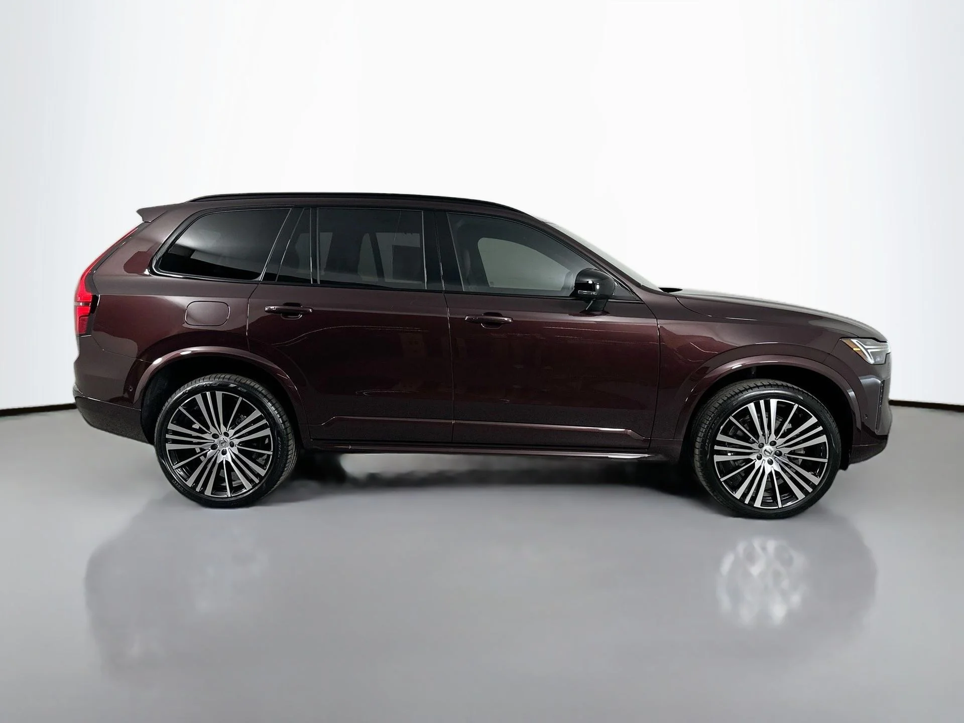 New 2026 Mulberry Red Volvo Ultra image 5