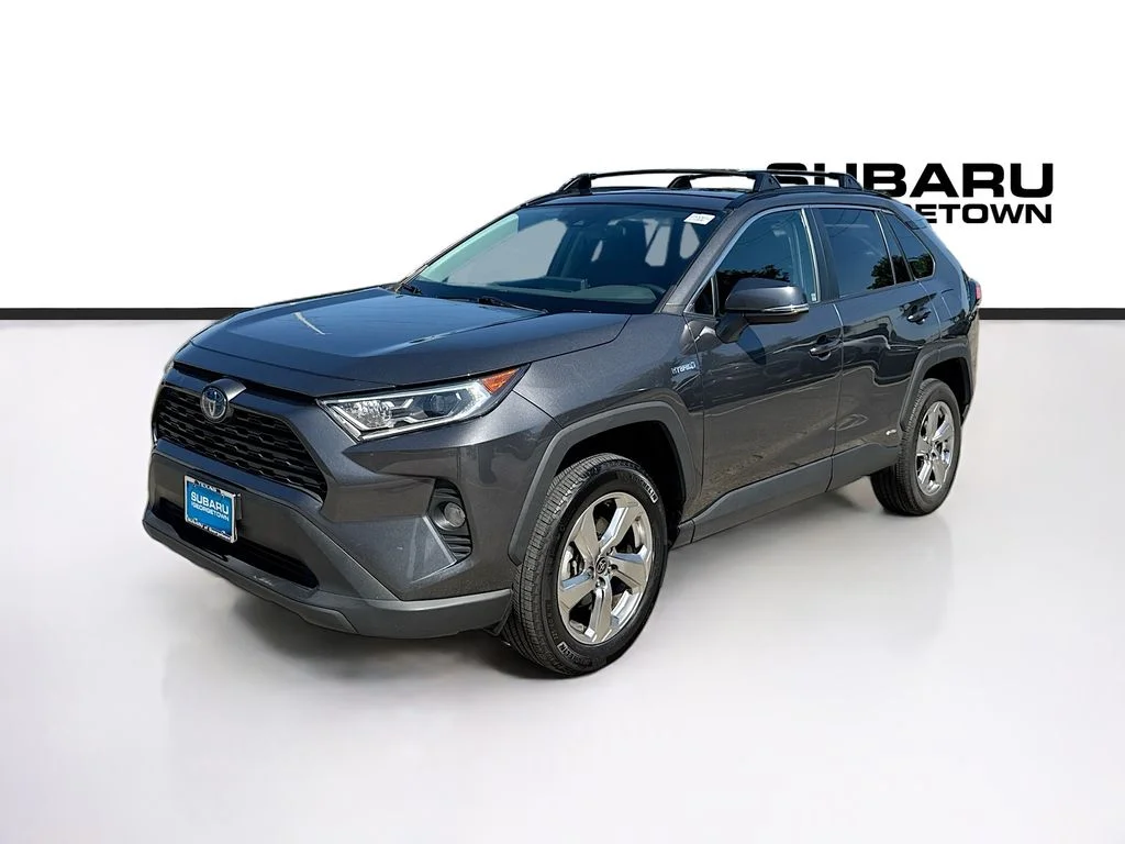 Used 2021 Gray Toyota XLE Premium image 3
