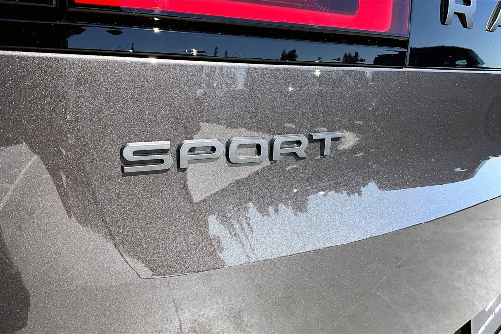 New 2026 CHARENTE GREY Land Rover Dynamic SE image 9