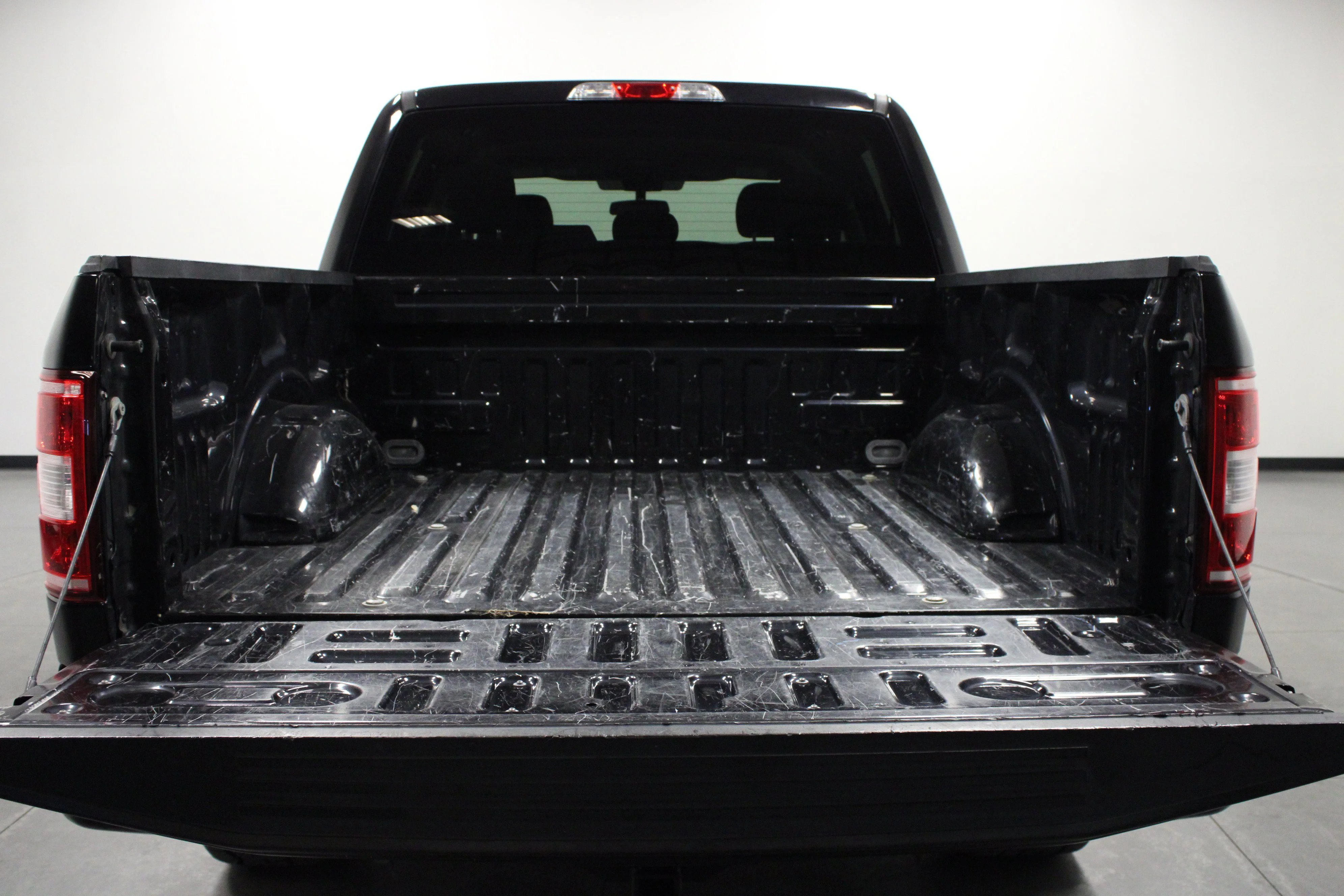 Used 2019 Agate Black Metallic Ford XL image 14