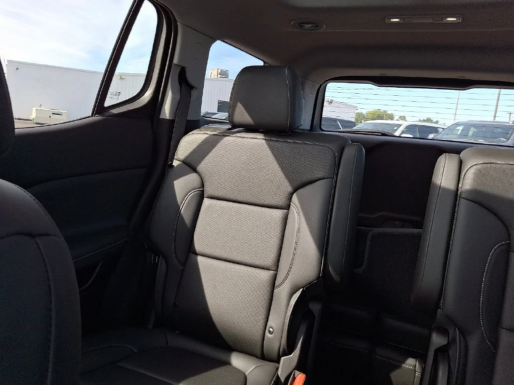 Used 2023 SUMMIT WHITE GMC SLT image 19