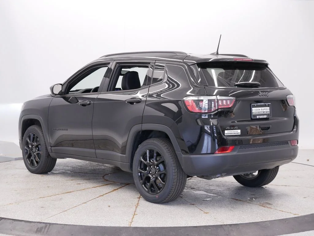 New 2026 Diamond Black Crystal Pearlcoat Jeep Latitude image 3