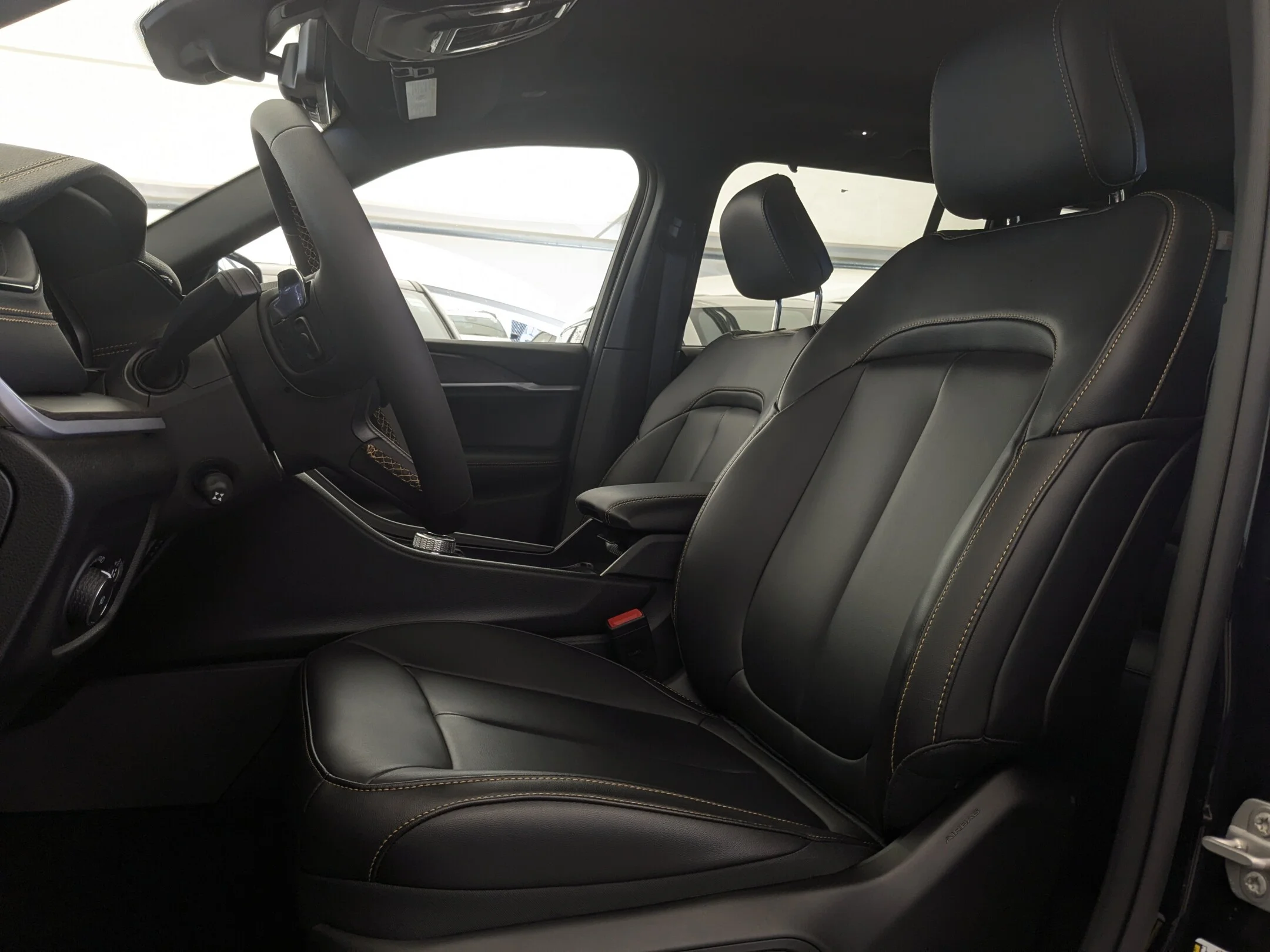 New 2026 Black Jeep 85th Anniversary - - Pkg 2C7 - CommandView Pano Sunroof - Adaptive Cruise - Heated 2nd Row & More! image 15