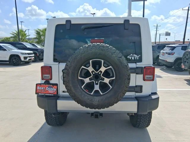 Used 2017 White Jeep Unlimited Sahara image 6