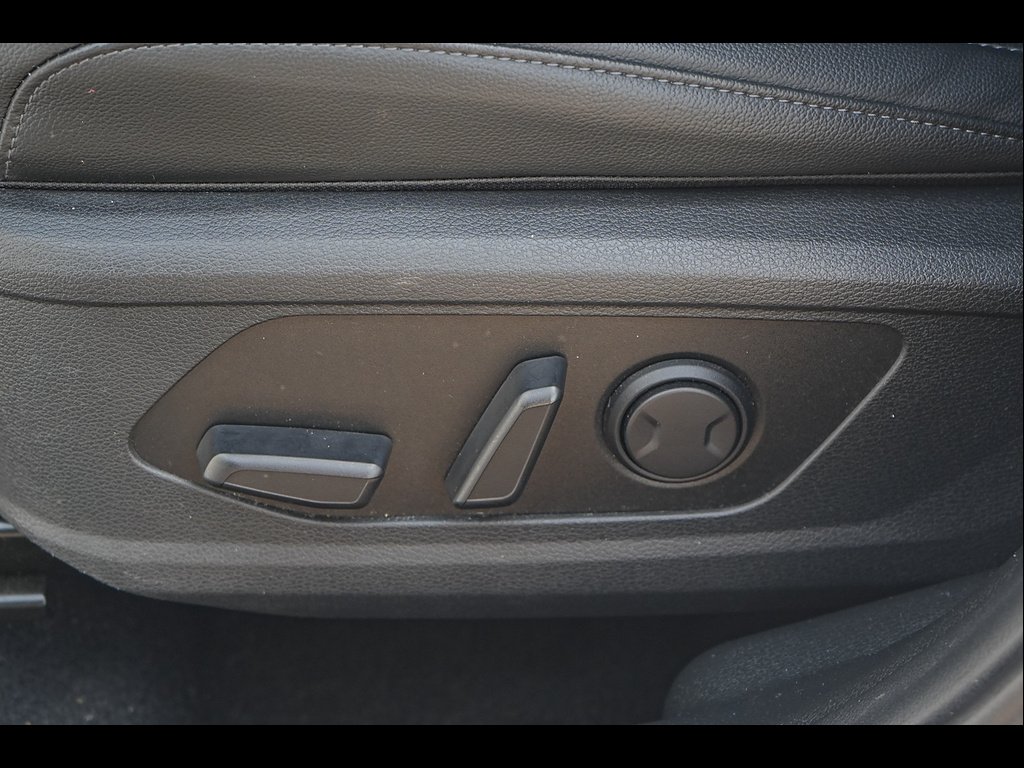 Used 2024 Glacial White Pearl Kia EX image 11
