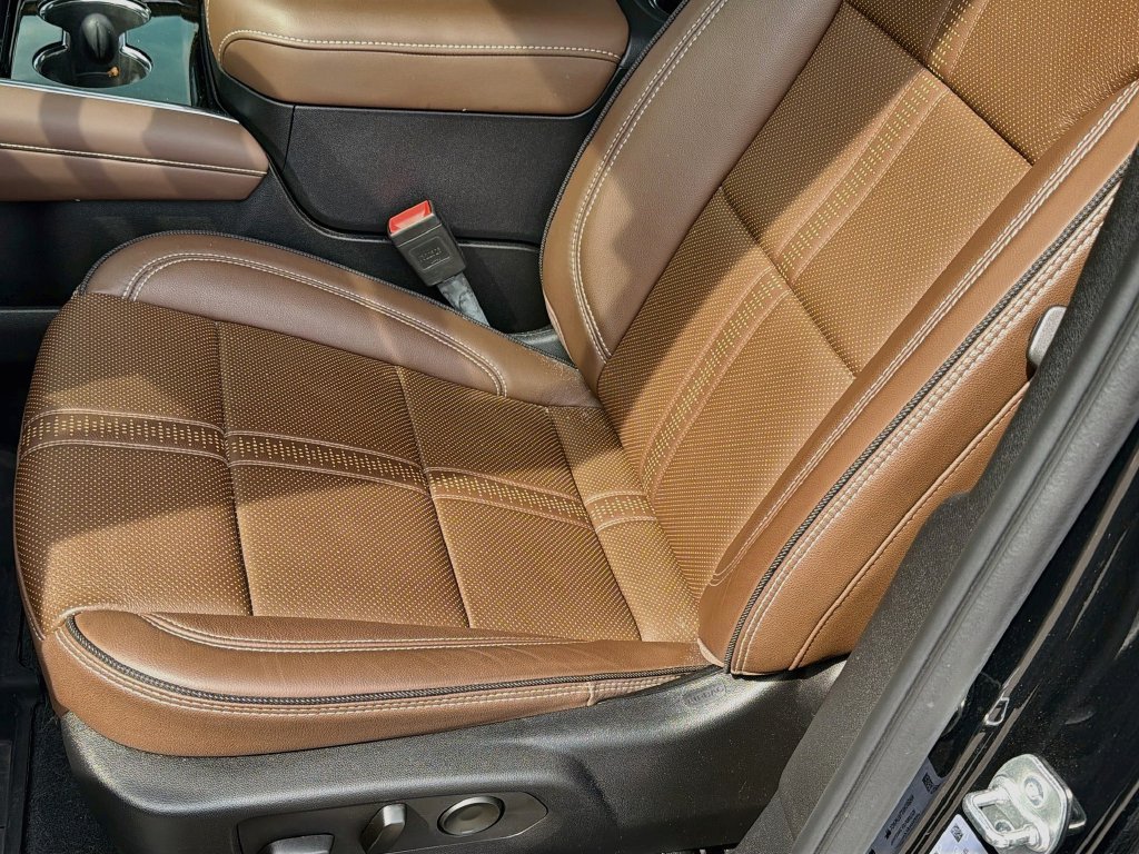 Used 2025 Black Chevrolet High Country image 22