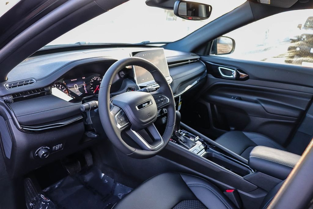 New 2026 Diamond Black Jeep Latitude image 22