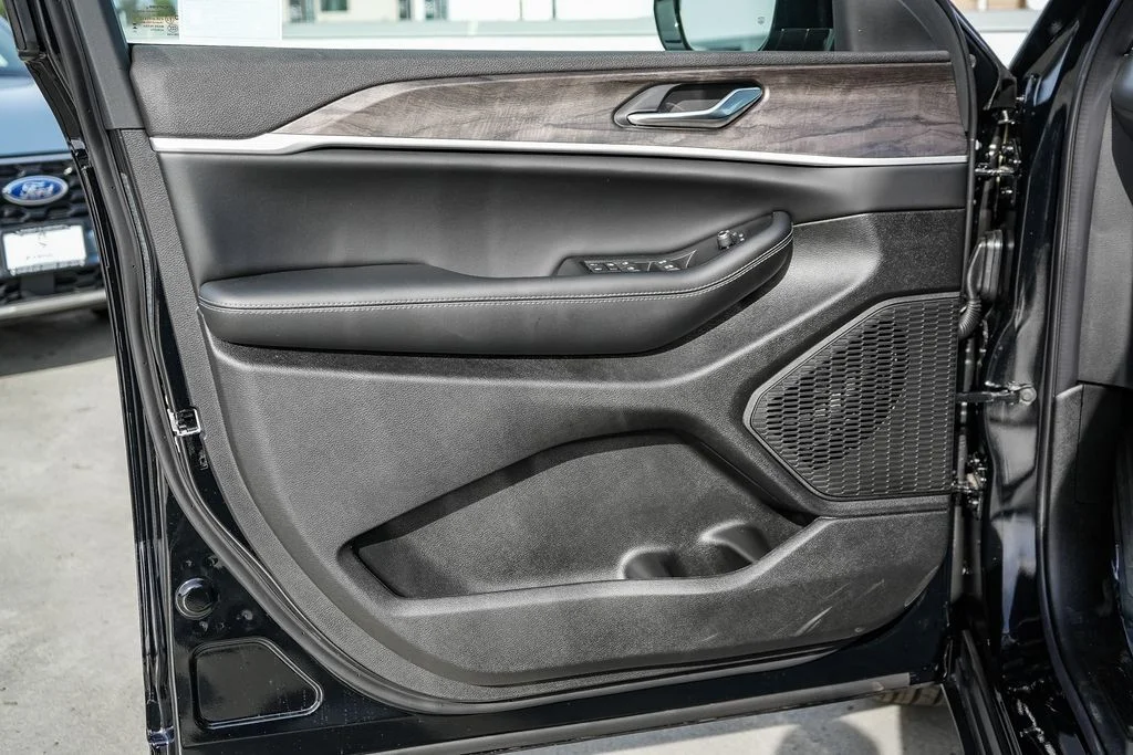 New 2026 Black Jeep Altitude image 22