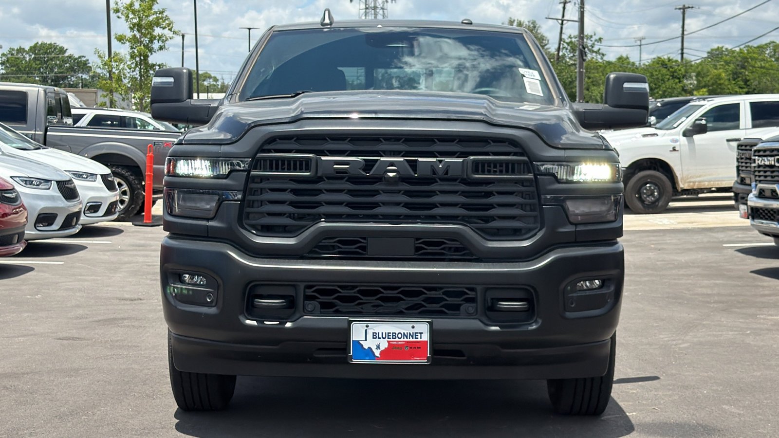 New 2026 Diamond Black Crystal Pearl-Coat Exterior Paint RAM Tradesman image 2