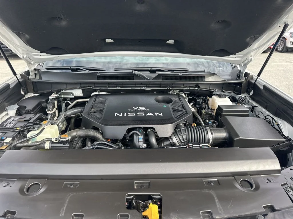 Used 2025 White Nissan PRO-4X image 36