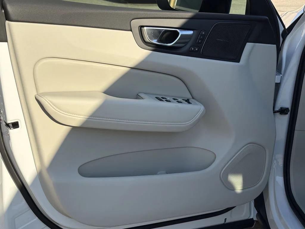 New 2026 Crystal White Volvo Ultra image 10