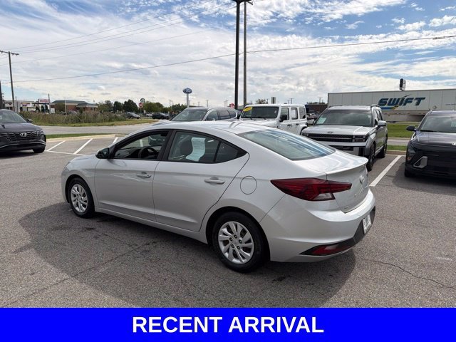 Used 2019 Silver Hyundai SE image 16