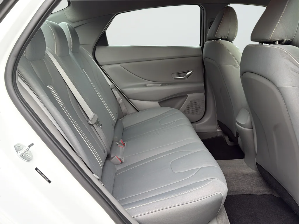 Used 2023 White Hyundai SEL image 22