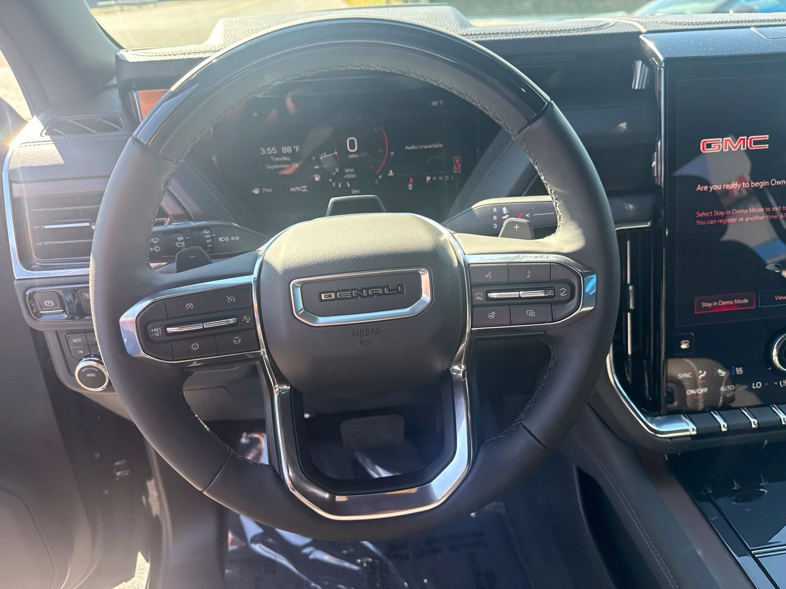 2026 GMC Yukon Denali - Photo 15