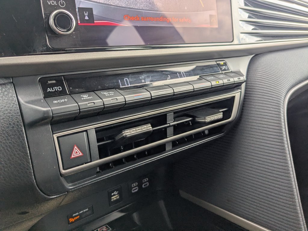Used 2025  Toyota SE image 18