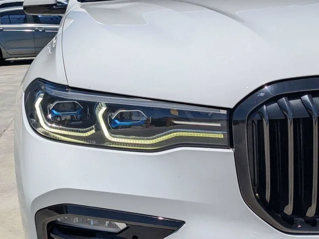 Used 2021 White BMW M50i image 9