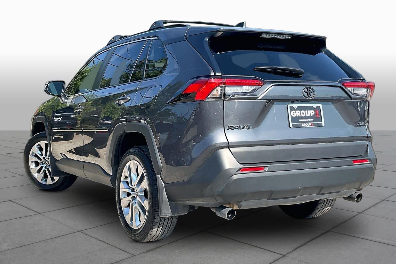Used 2025 Magnetic Gray Metallic Toyota XLE Premium image 12