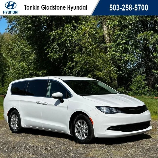 2023 Chrysler Voyager LX's photo