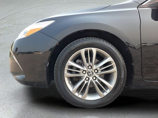 Used 2015 Black Toyota LE image 27
