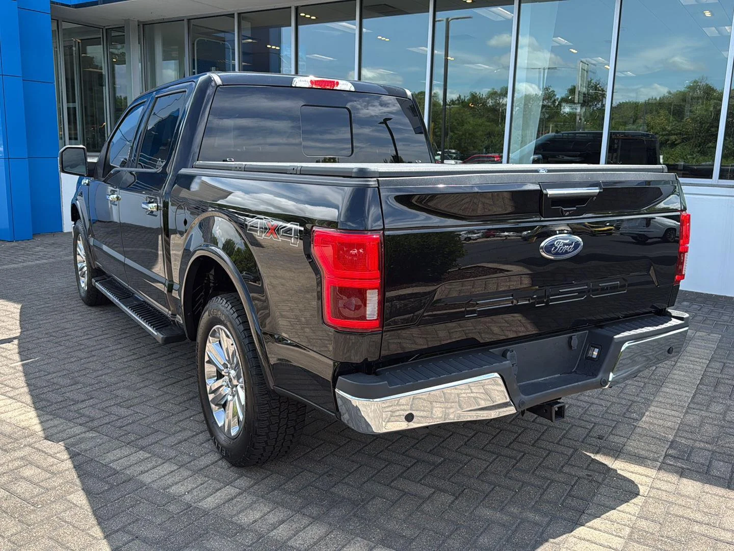 Used 2020 Agate Black Metallic Ford LARIAT image 3