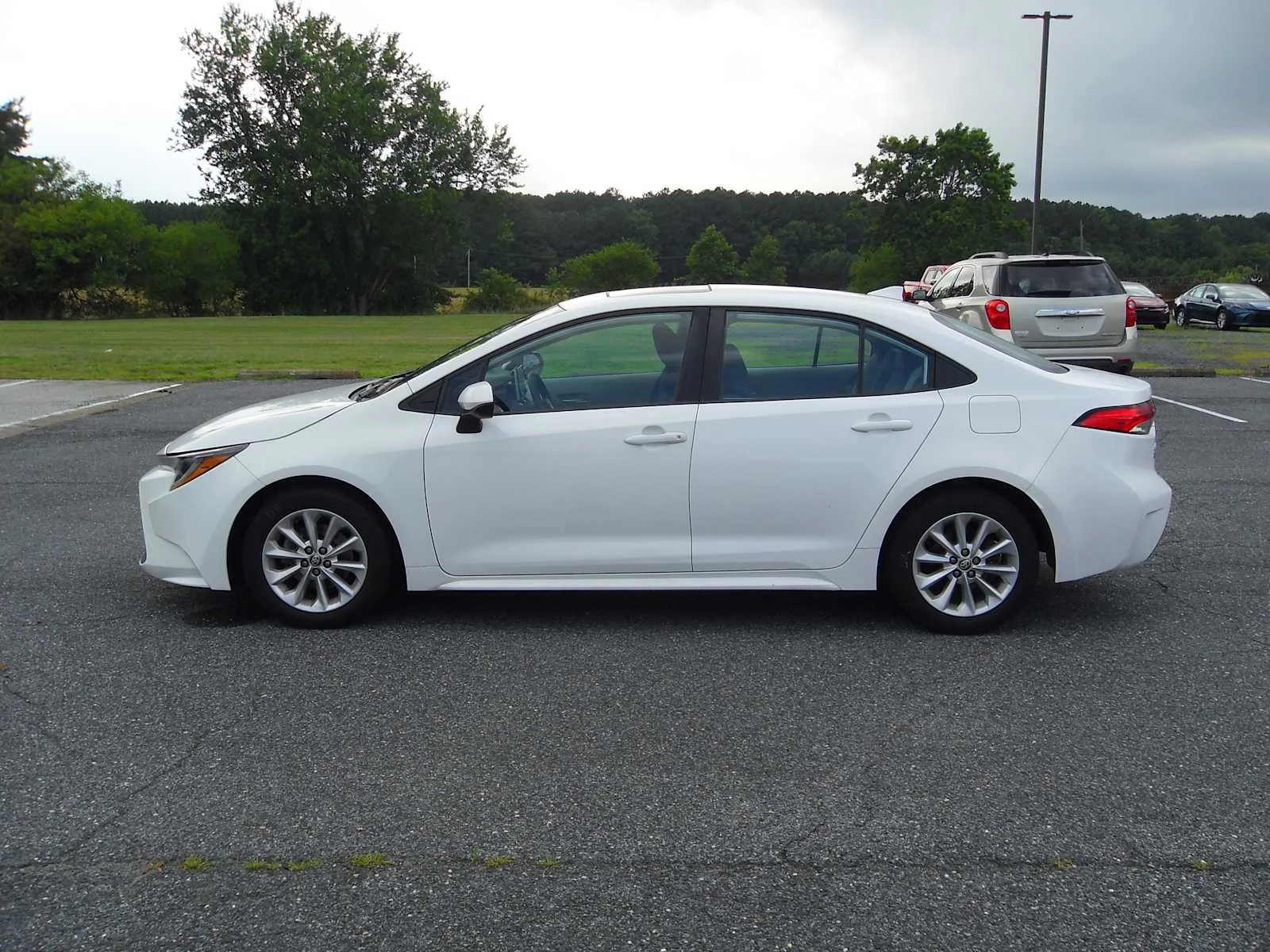 Used 2020 Super White Toyota LE image 2