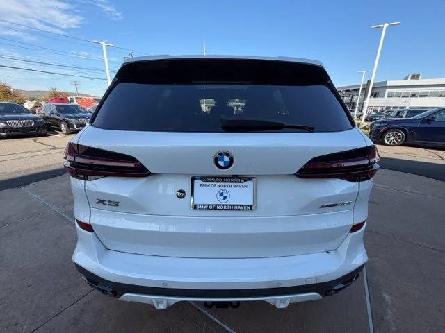 Used 2024 White BMW xDrive40i image 4