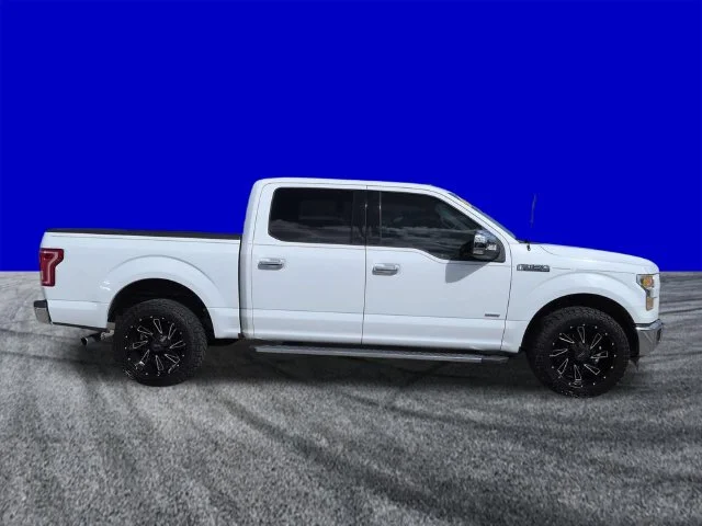 Used 2017 Oxford White Ford XLT image 3