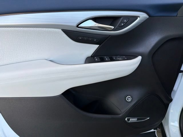 New 2026 Iridescent White Tricoat Buick Avenir image 12