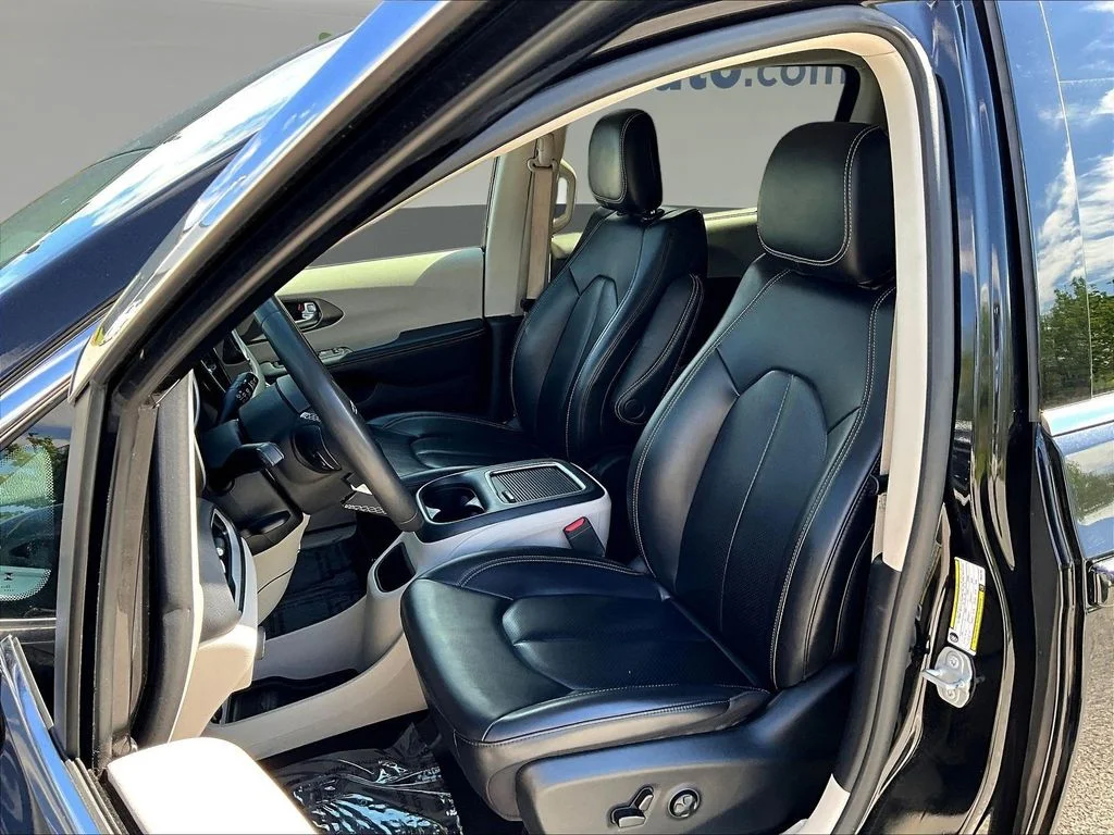Certified Used 2023 Black Chrysler Touring L image 23