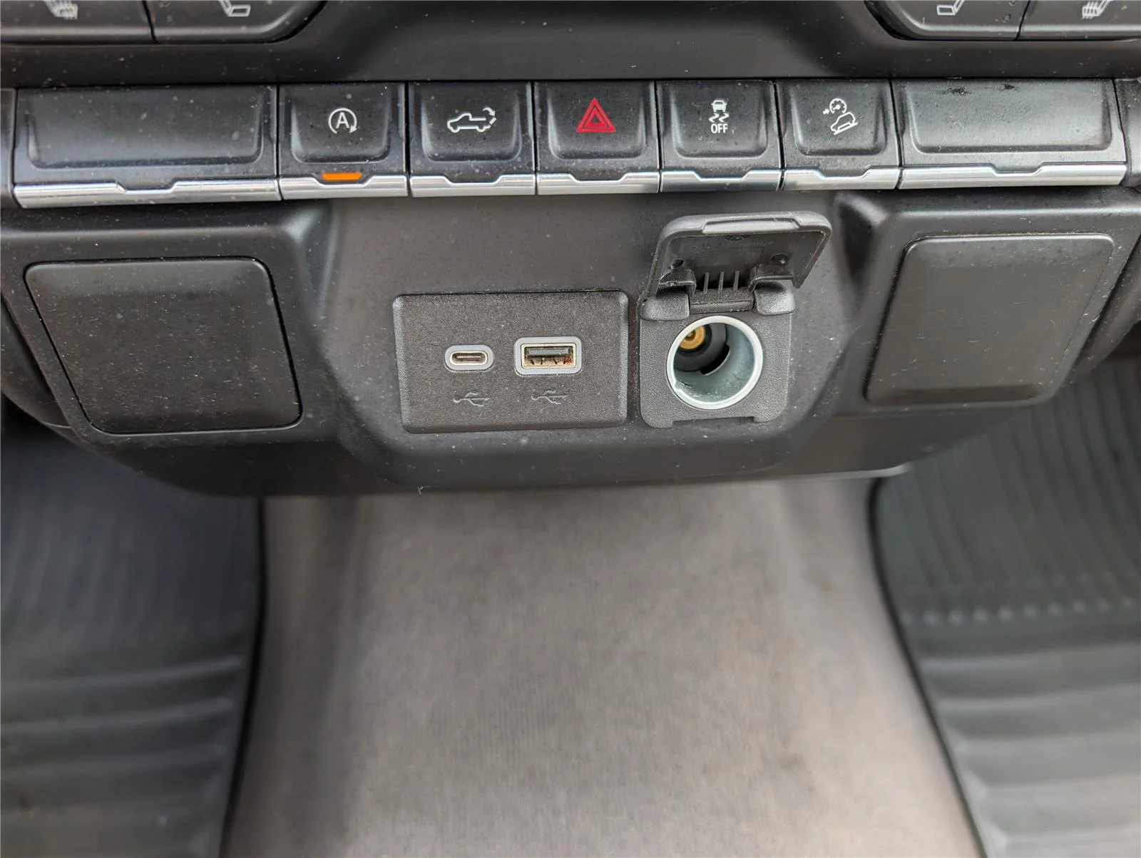 Used 2019 HAVANA BROWN METALLIC Chevrolet RST image 37