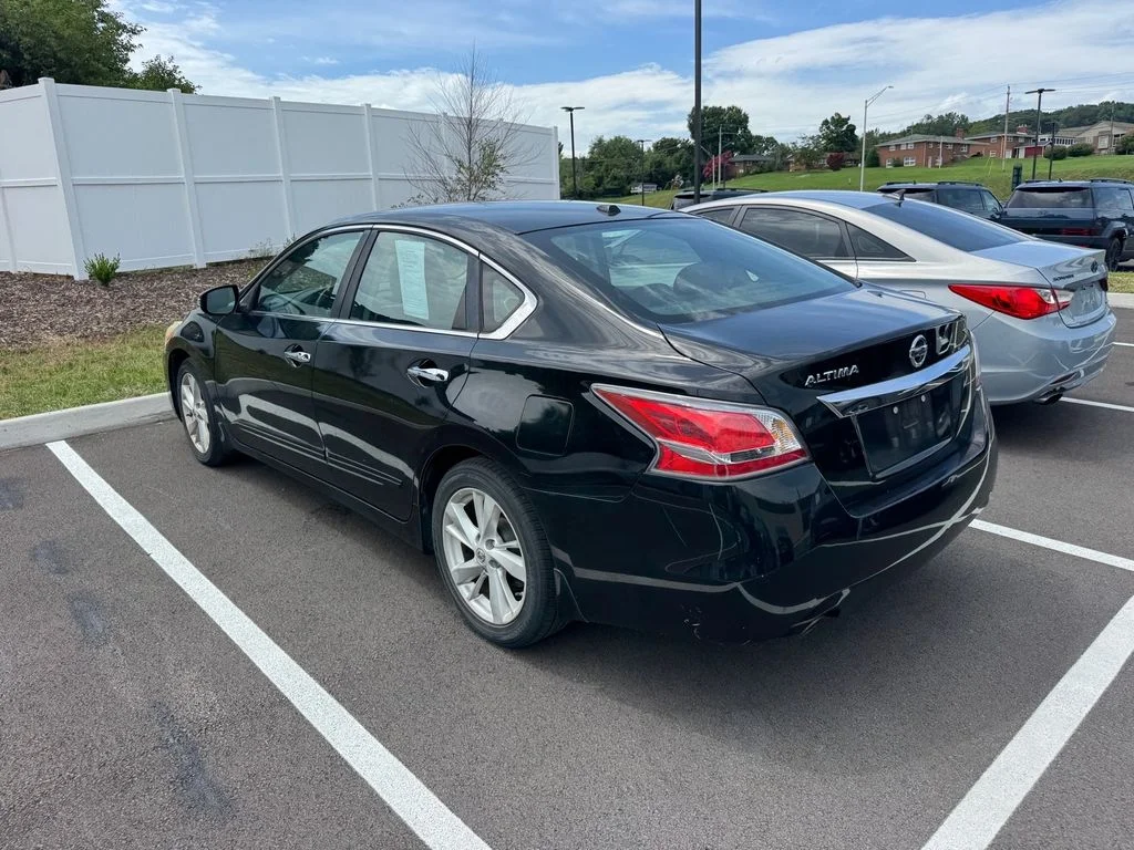 Used 2015 Black Nissan 2.5 SL image 18