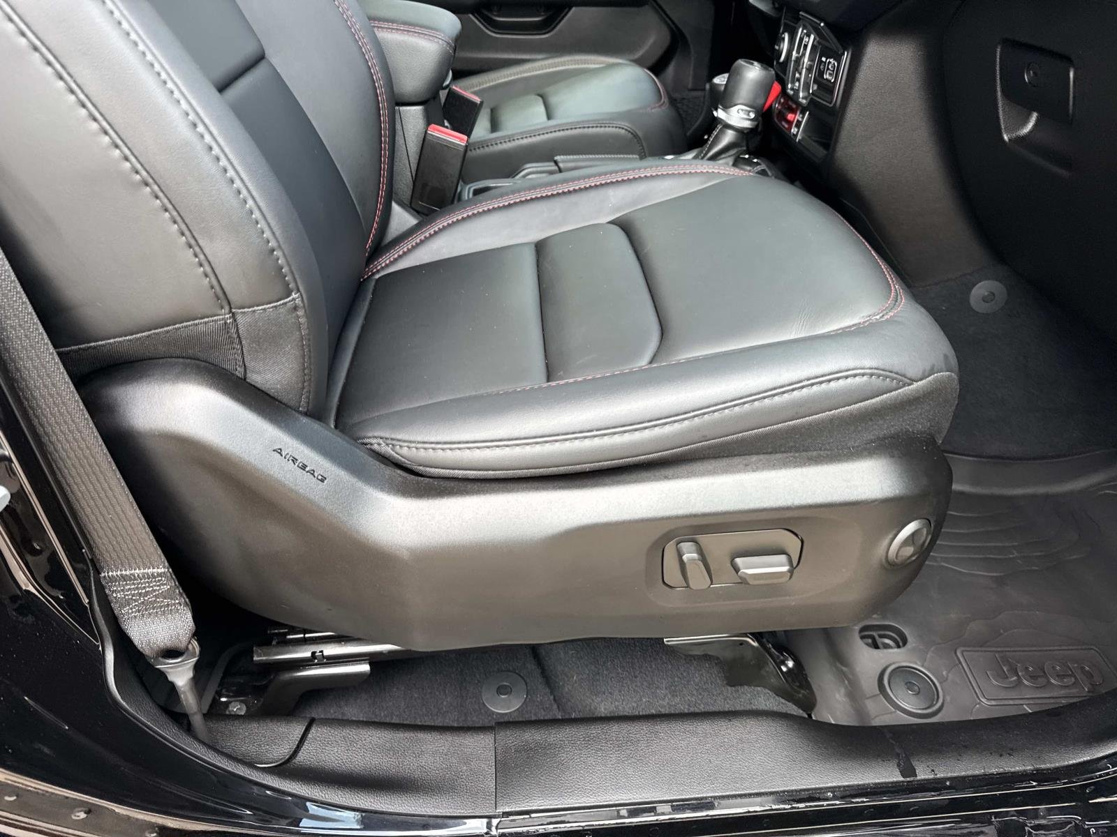 Used 2026 BLACK CLEARCOAT Jeep Rubicon X image 11