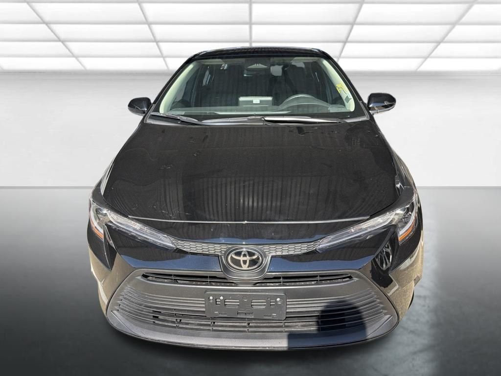 Used 2025  Toyota LE image 6