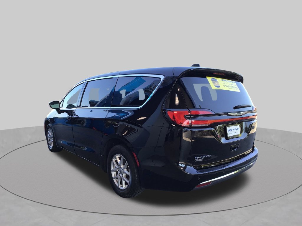 Used 2024 Black Chrysler Touring L image 10