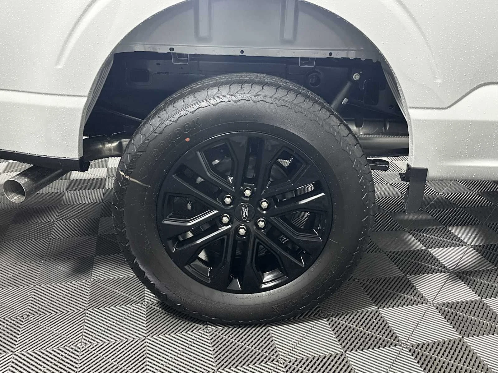New 2026 Avalanche Gray Ford LARIAT image 21